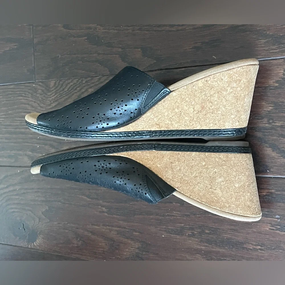 Clarks Black Leather Sandal Wedges Open  Toe Women Size 12 M